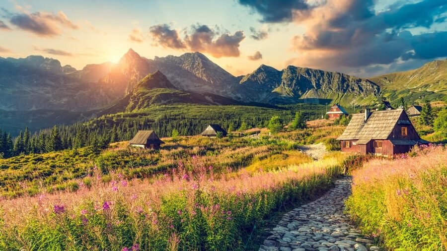 From Krakow: Zakopane Day Trip with Funicular & Food Tasting - Timing, seasons, and comfort