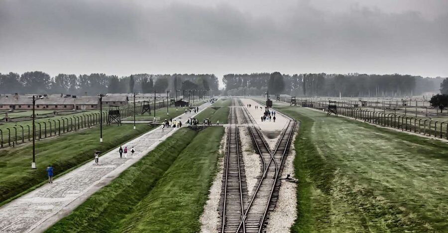 From Warsaw: Auschwitz-Birkenau Guided Tour with Fast Train - The 5:30 a.m. start from Warsaw