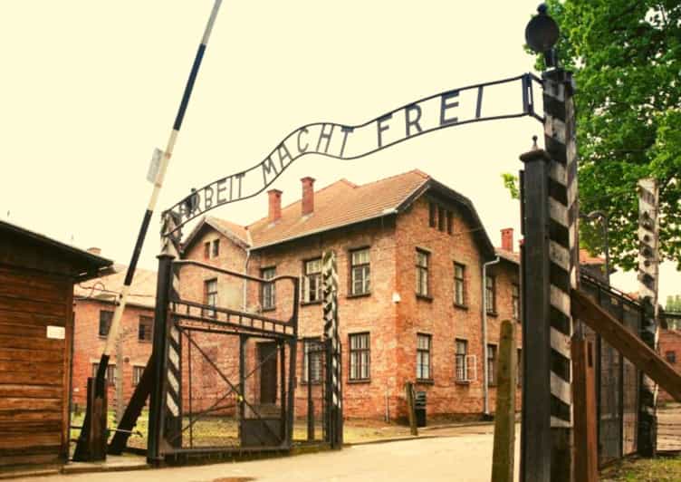 From Warsaw: Auschwitz Day Tour by Private Car with Lunch - Key points at a glance