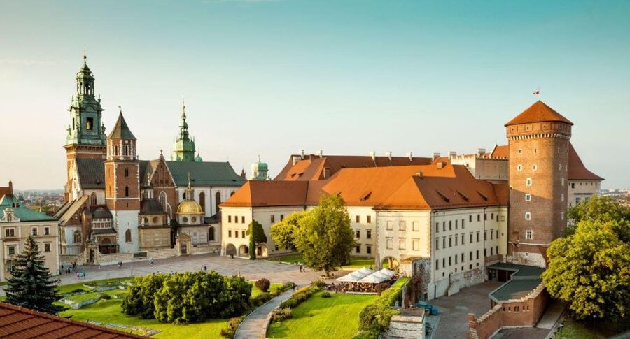 From Warsaw: Guided Tour to Auschwitz-Birkenau and Krakow - Finding the Krakow transfer