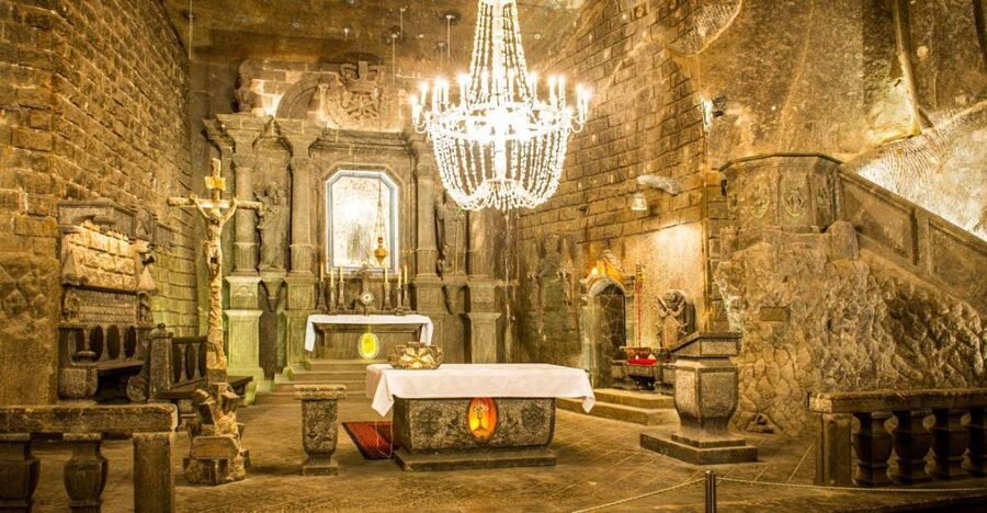 From Warsaw: Guided Tour to Wieliczka Salt Mine and Krakow - Meeting your driver in Krakow