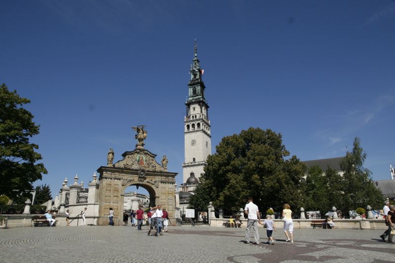 From Warsaw: Jasna Gora & Black Madonna Small Group Tour - Jerzy Duda-Gracz’s Golgotha