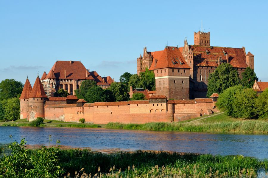 From Warsaw: Tour to Malbork Castle and Gdansk or Sopot - Why Malbork Castle is worth the long ride
