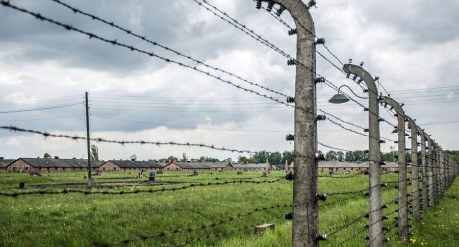 From Wroclaw: Guided Tour to Auschwitz-Birkenau and Krakow - Leaving Wroclaw from Główny Station