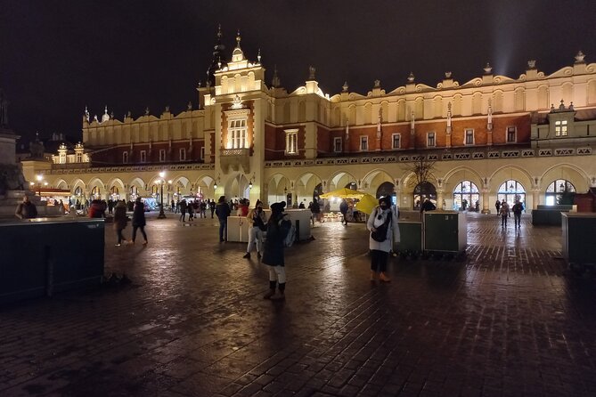 Full-Day Tour From Warsaw to Auschwitz (guided) and Krakow by car - Three hours around Krakow’s Main Market Square