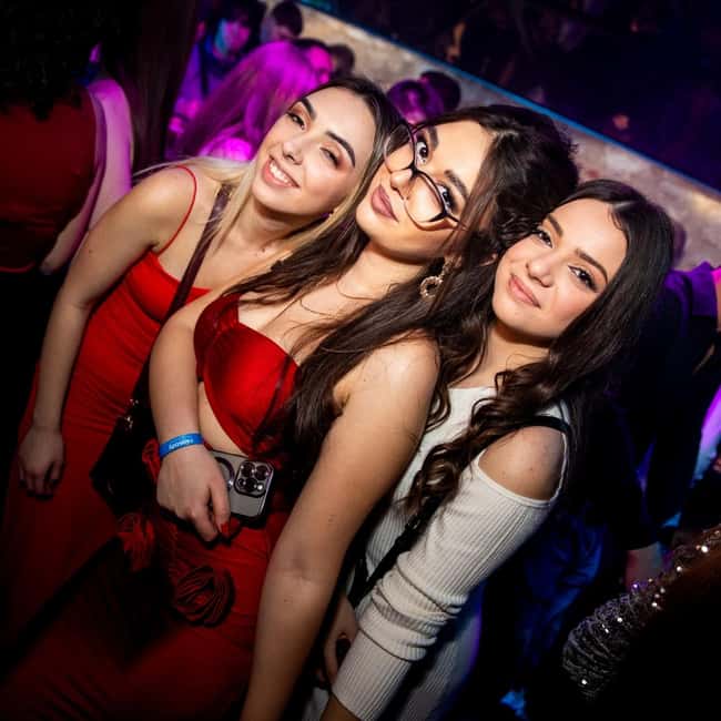 Fun explorers pub Crawl with 1 hour open bar and 3 VIP clubs - What the $21 price really covers
