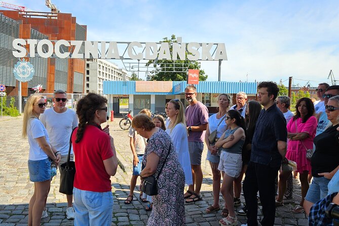 Gdansk: European Solidarity Centre Guided Tour - Entering the centre and meeting your guide