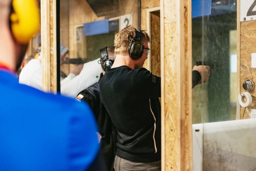Gdańsk: Extreme Gun Shooting Experience with Transfers - The atmosphere and staff