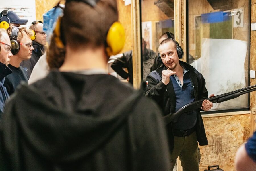 Gdańsk: Extreme Gun Shooting Experience with Transfers - Who should book this experience