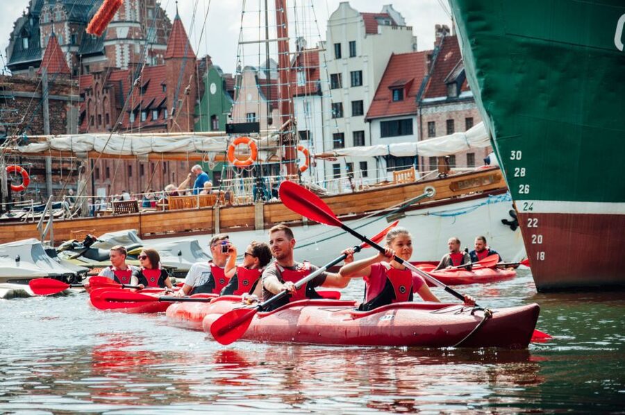 Gdansk: Guided Kayak Tour - Paddling from the shipyard toward the Main City