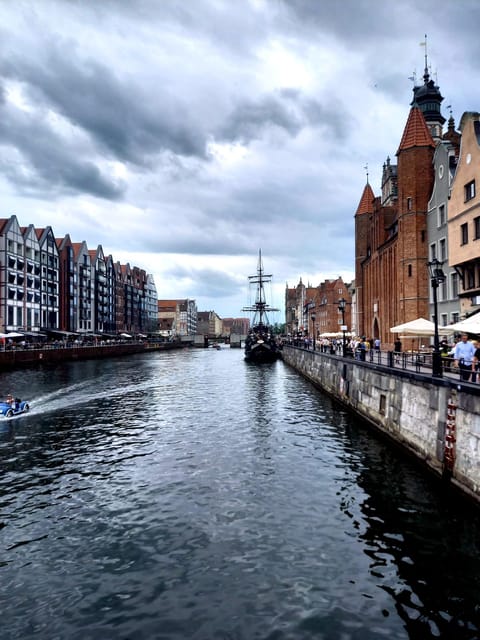 Gdansk: Guided Round-Trip Cruise to Westerplatte - The return ride, music, and bar