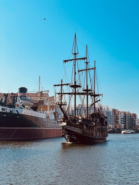 Gdansk: Guided Round-Trip Cruise to Westerplatte - Boarding at Długie Pobrzeże