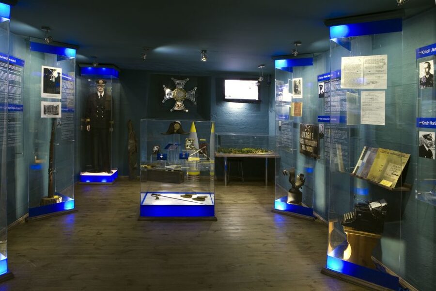 Gdansk Hel Peninsula Private Guided Tour with Cruise or Car - Reaching Hel by car or catamaran