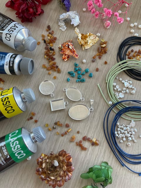 Gdansk: Jewelry Making Workshop with Amber - Arriving and getting started