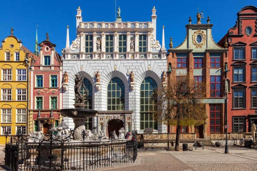 Gdansk: Jewish Heritage Guided Private Walking Tour - What a private four-hour format changes