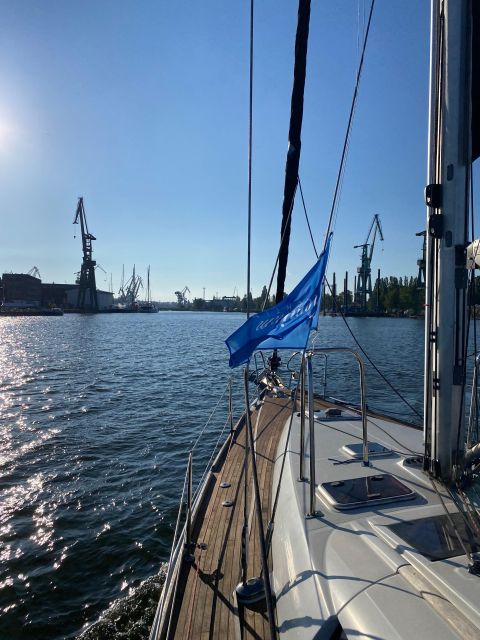 Gdańsk: Motlawa and Port yacht cruise with Welcome Drink - Seeing Gdańsk from the Motława