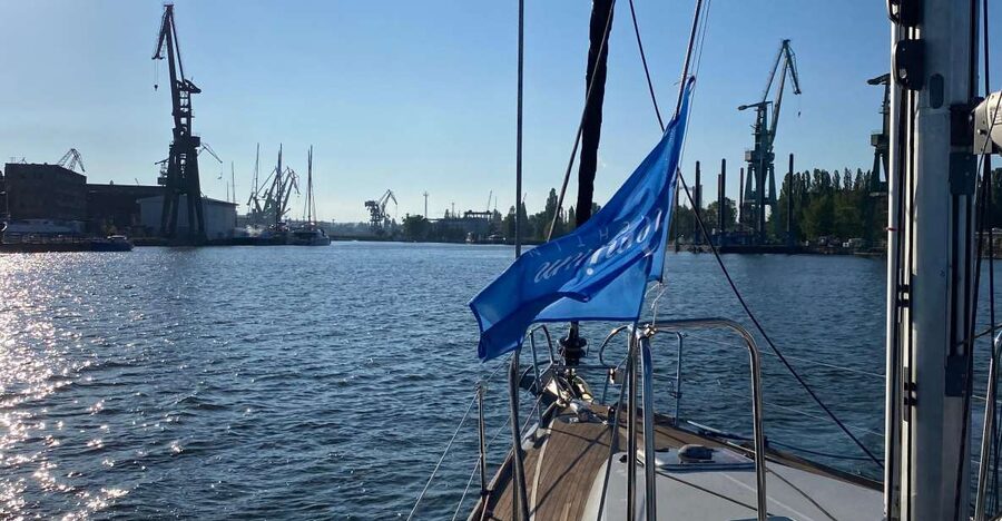 Gdańsk: Motlawa and Port yacht cruise with Welcome Drink - Reaching the harbor mouth