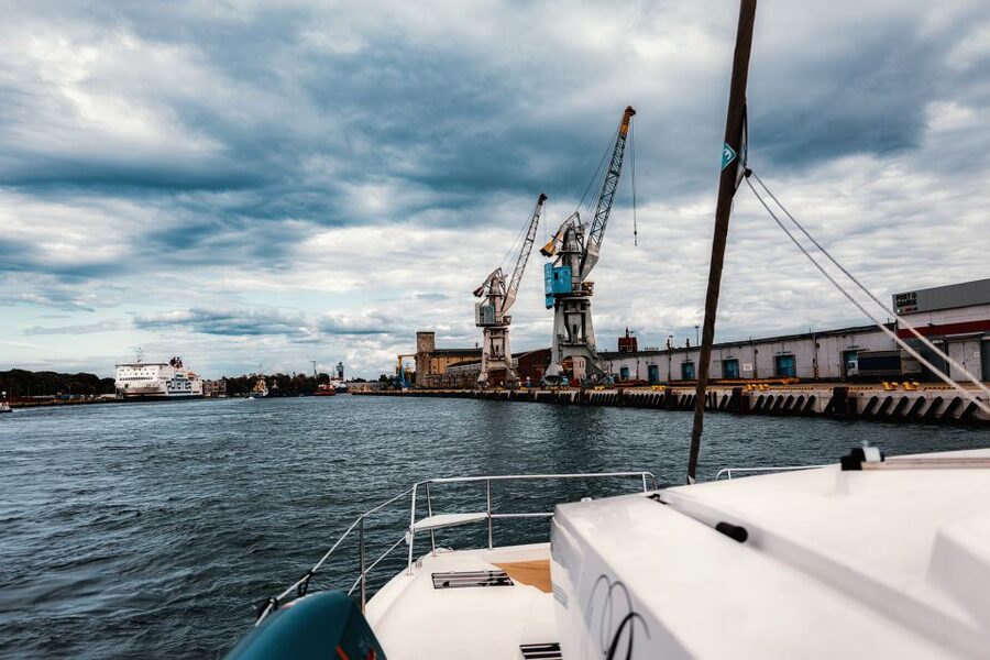 Gdańsk: Motlawa and Port yacht cruise with Welcome Drink - Prosecco in warm months, mulled wine in winter