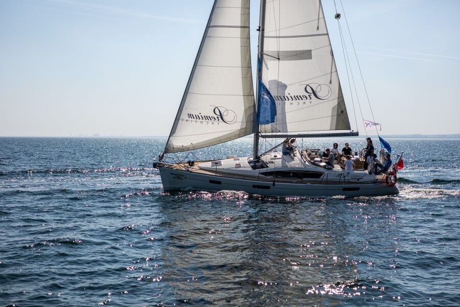 Gdańsk: Motlawa and Port yacht cruise with Welcome Drink - What $26 buys you