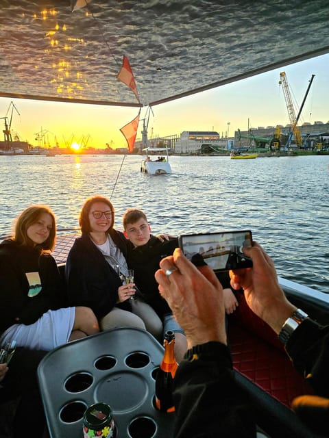 Gdańsk: Motława River Eco Cruise at Sunset with Prosecco - Twenty minutes toward the Gdańsk Shipyard