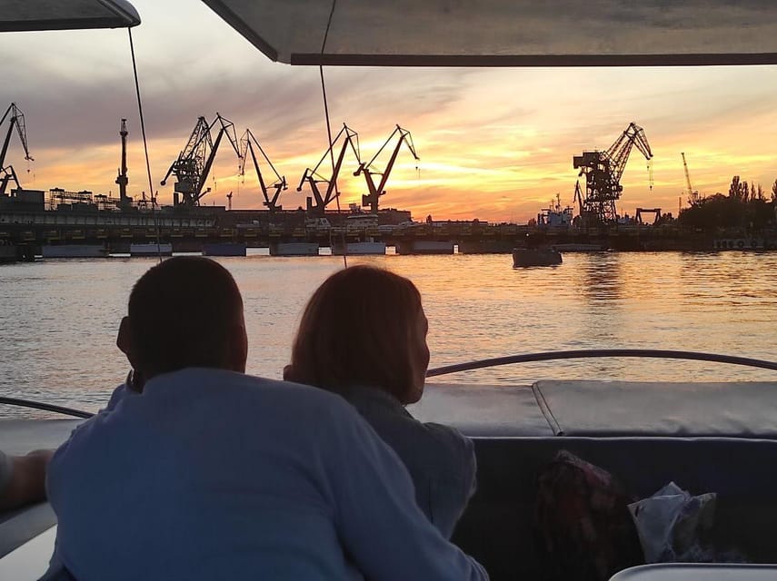 Gdańsk: Motława River Eco Cruise at Sunset with Prosecco - Which captain style suits you?