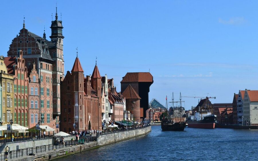 Gdansk Old Town: German Influence Walking Tour - Artus Court and the power of merchants