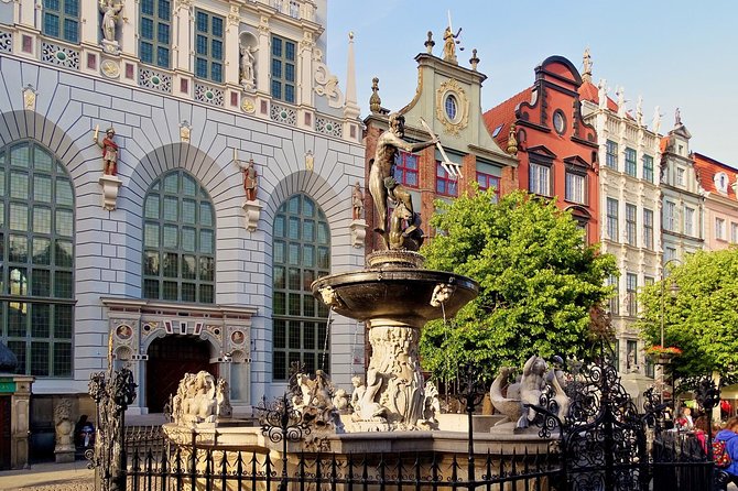 Gdańsk: Old Town Private Walking Tour with Legends and Facts - Starting at Upland Gate, where Gdańsk begins to unfold