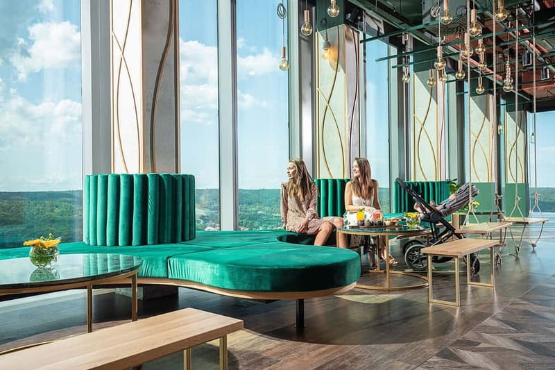 Gdańsk: Olivia Star Sky-High Views, Dinner, and Cocktails - Reaching the 32nd floor