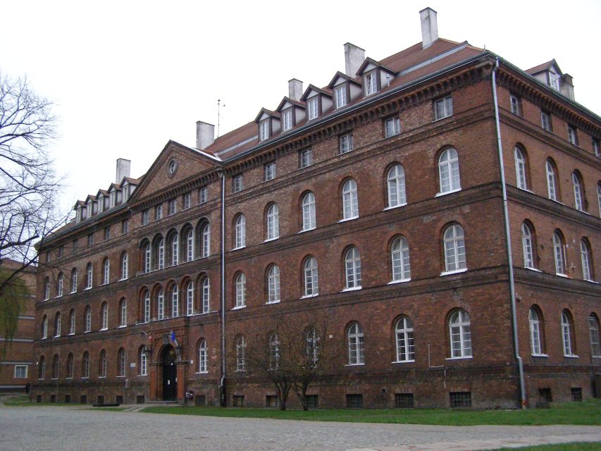 Gdansk Private WWII Tour with Museum of the Second World War - The guides and the private format
