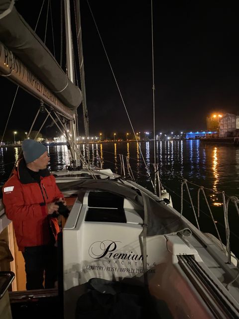 Gdansk: Scenic Evening Yacht Cruise with Welcome Drink - From old waterfront to working harbor