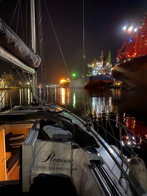 Gdansk: Scenic Evening Yacht Cruise with Welcome Drink - A yacht built for changing weather