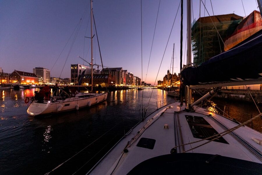 Gdańsk: Scenic Sunset Cruise with Welcome Drink - Inside the Gdańsk Shipyard
