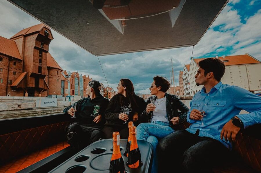 Gdańsk: Sightseeing EcoCruise around the Old Town of Gdansk - The WWII Museum and Gdańsk Shipyard