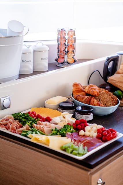 Gdansk/Sopot: Breakfast Cruise on a Catamaran - From the marina to the Bay of Gdańsk