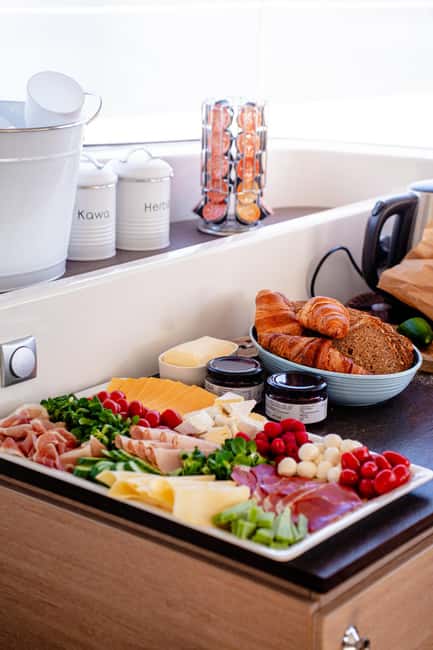 Gdansk/Sopot: Breakfast Cruise on a Catamaran - A chance to steer with the crew