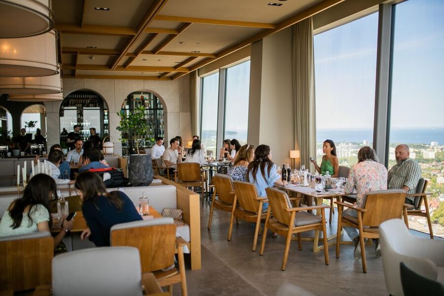 Gdańsk: Spanish Cuisine and City Views From the Top Floor - Why the 33rd floor changes the dinner