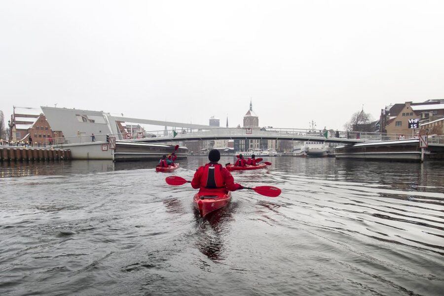 Gdansk: Winter Kayaking Tour - Hot chocolate before the paddle back