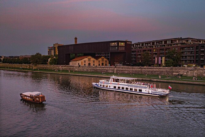 Gondola cruise The Vistula River Krakow private tour up to 12 person - Audio commentary, timing, and practical limits