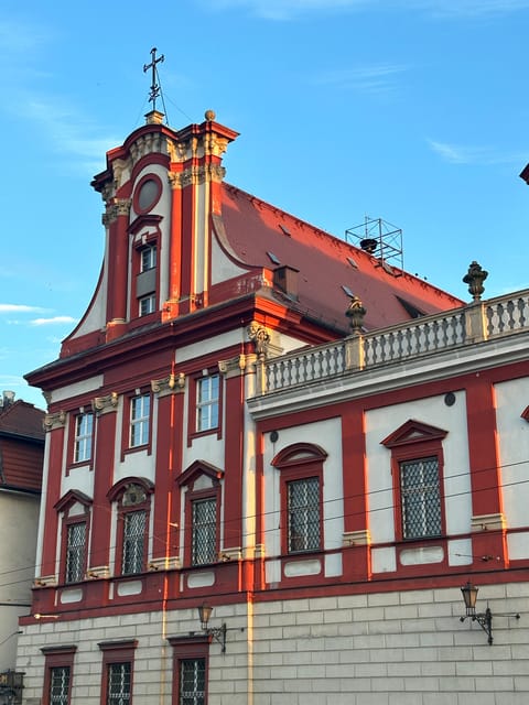 Group city tour (walking tour) through Wroclaw in German - A pause at Wroclaw’s historic market hall