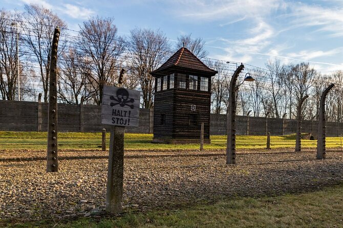 Guided Private Tour to Auschwitz Birkenau & Krakow from Wroclaw - Finding the Auschwitz meeting point in Krakow