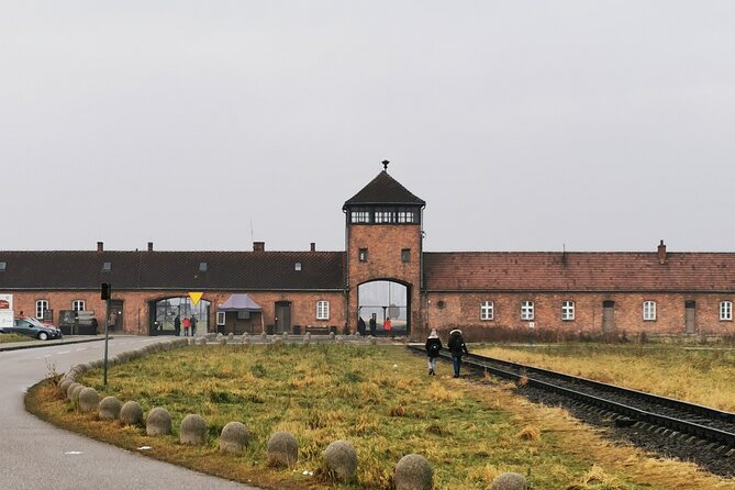 Guided Tour from Krakow to Auschwitz Birkenau with hotel pick up - Why a guided trip makes sense from Krakow