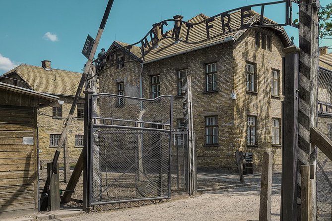 Guided Tour to Auschwitz-Birkenau from Warsaw - Finding the Krakow meeting point