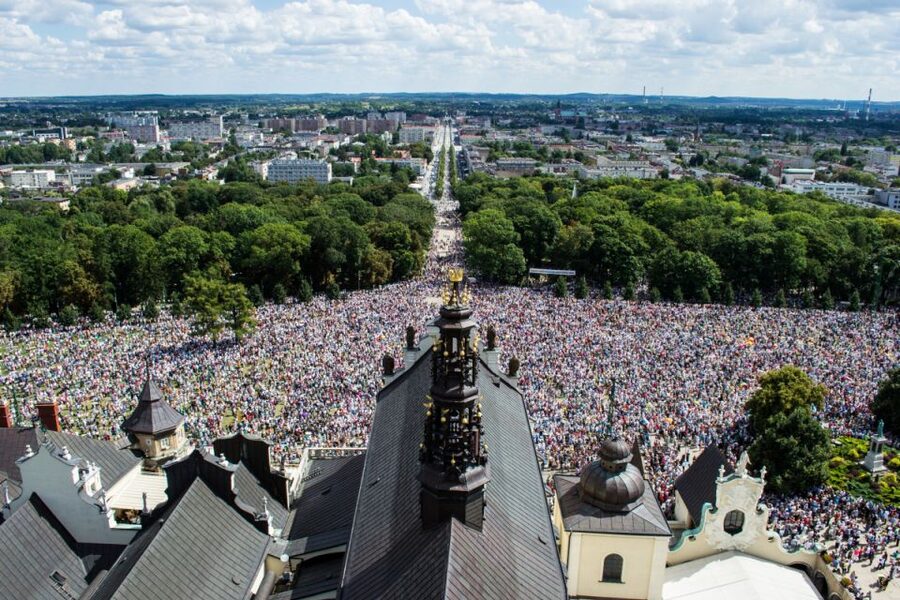 Half-Day Czestochowa Black Madonna Tour from Krakow - The Basilica and Knight Hall