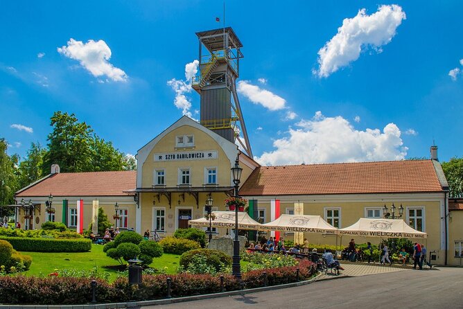 Half-Day Wieliczka Salt Mine Tour from Krakow - Entering the mine and starting the descent