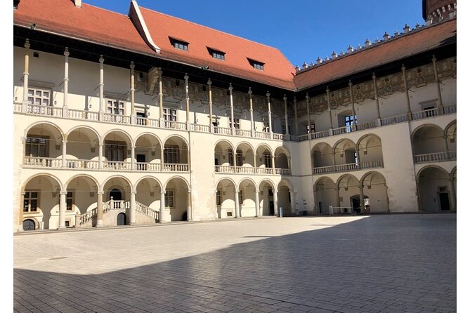 Historic Krakow : Old Town & Wawel Castle Walking tour - The church stop and the story of the trumpeter