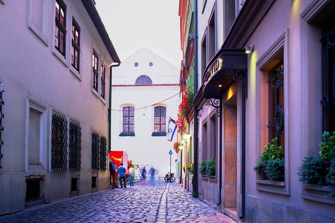 Kazimierz, Jewish Ghetto, Schindler's List story - Golf Cart Tour - What the guide and audio add
