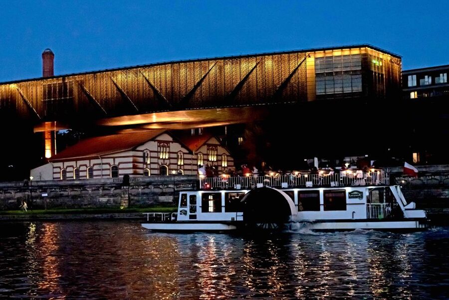 Krakow: 1-Hour Evening Vistula River Cruise - Norbertine Sisters and the Dębniki district