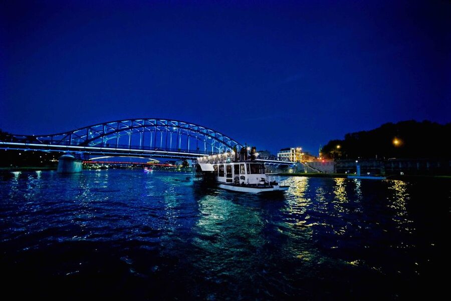 Krakow: 1-Hour Evening Vistula River Cruise - Manggha Centre and Krakow’s bridge views