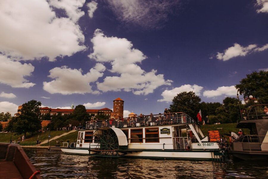 Krakow: 1-Hour Evening Vistula River Cruise - Cricoteka, Kazimierz, and Church on the Rock