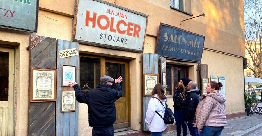 Krakow: 2h Kazimierz (Jewish Quarter) Walking Tour - Kazimierz in two different eras